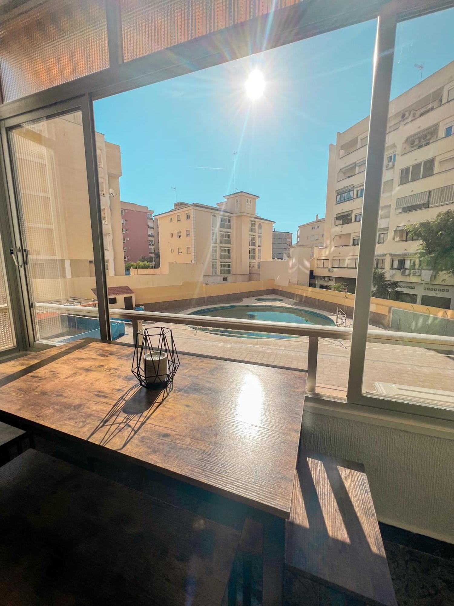 Апартаменти Cozy And Bright Flat With Pool Торремолінос Екстер'єр фото